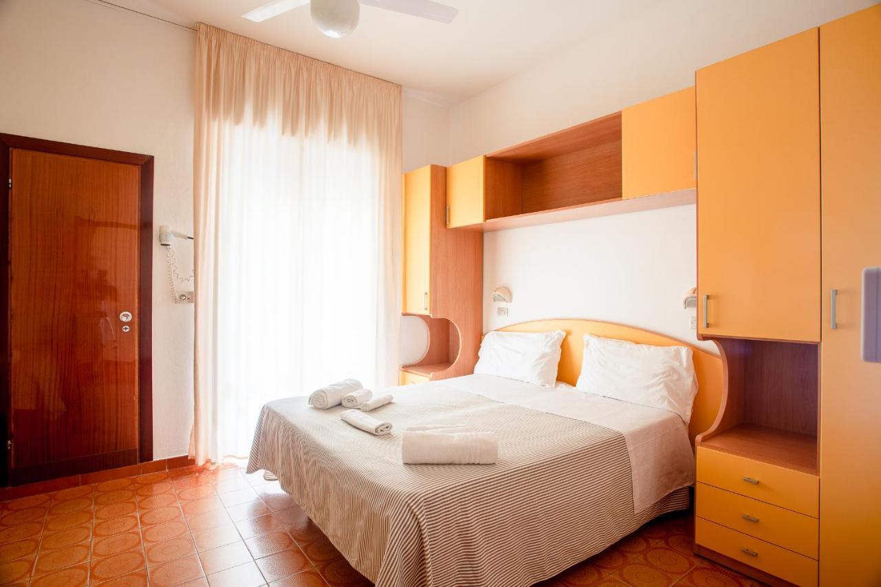 Piccolo Hotel Kursaal 切塞纳蒂科 外观 照片